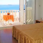 Marnic شقة *