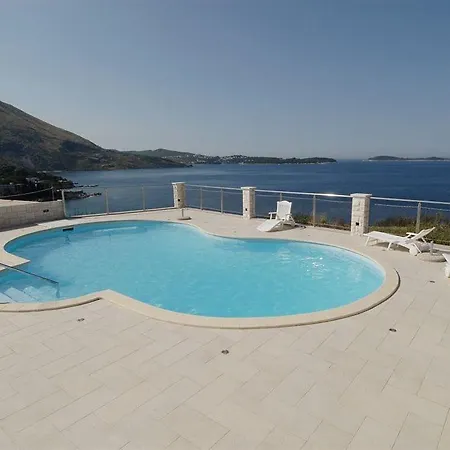 玛尔尼克公寓式酒店 *